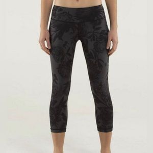NWOT Lululemon floral crop leggings